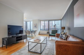 Midtown 2BR w Pool Gym Parking nr Broadway NYC-381